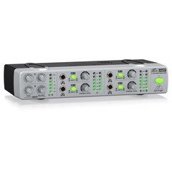 Предусилитель для наушников Behringer AMP800